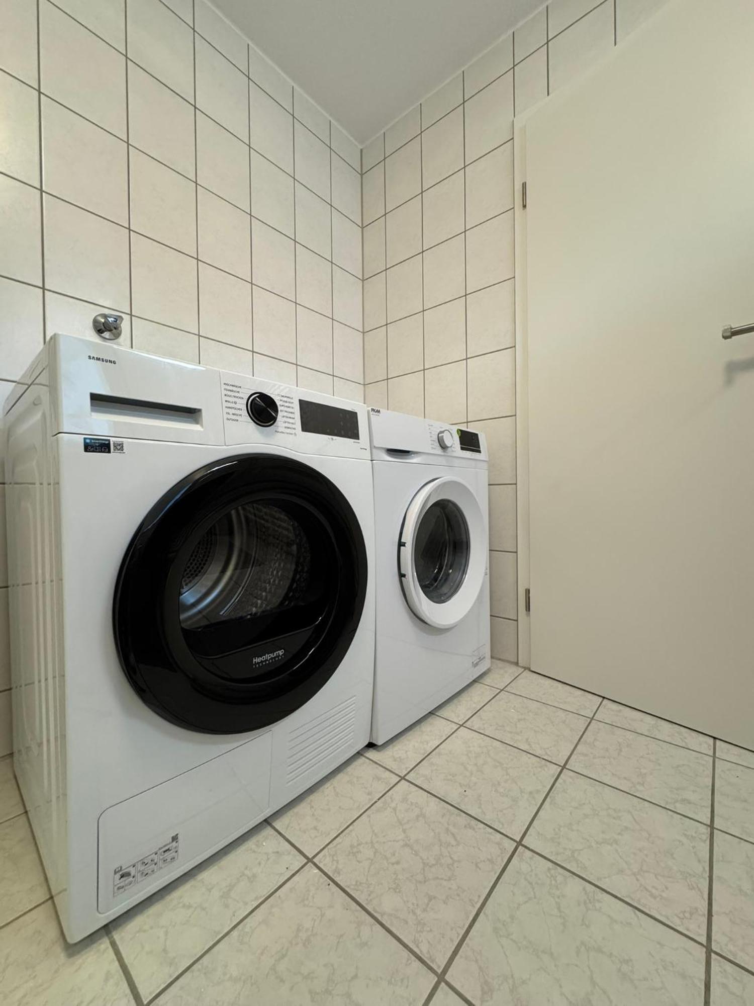 Goldcream Suites - Modern - Netflix - Free Parking Günzburg Exteriör bild