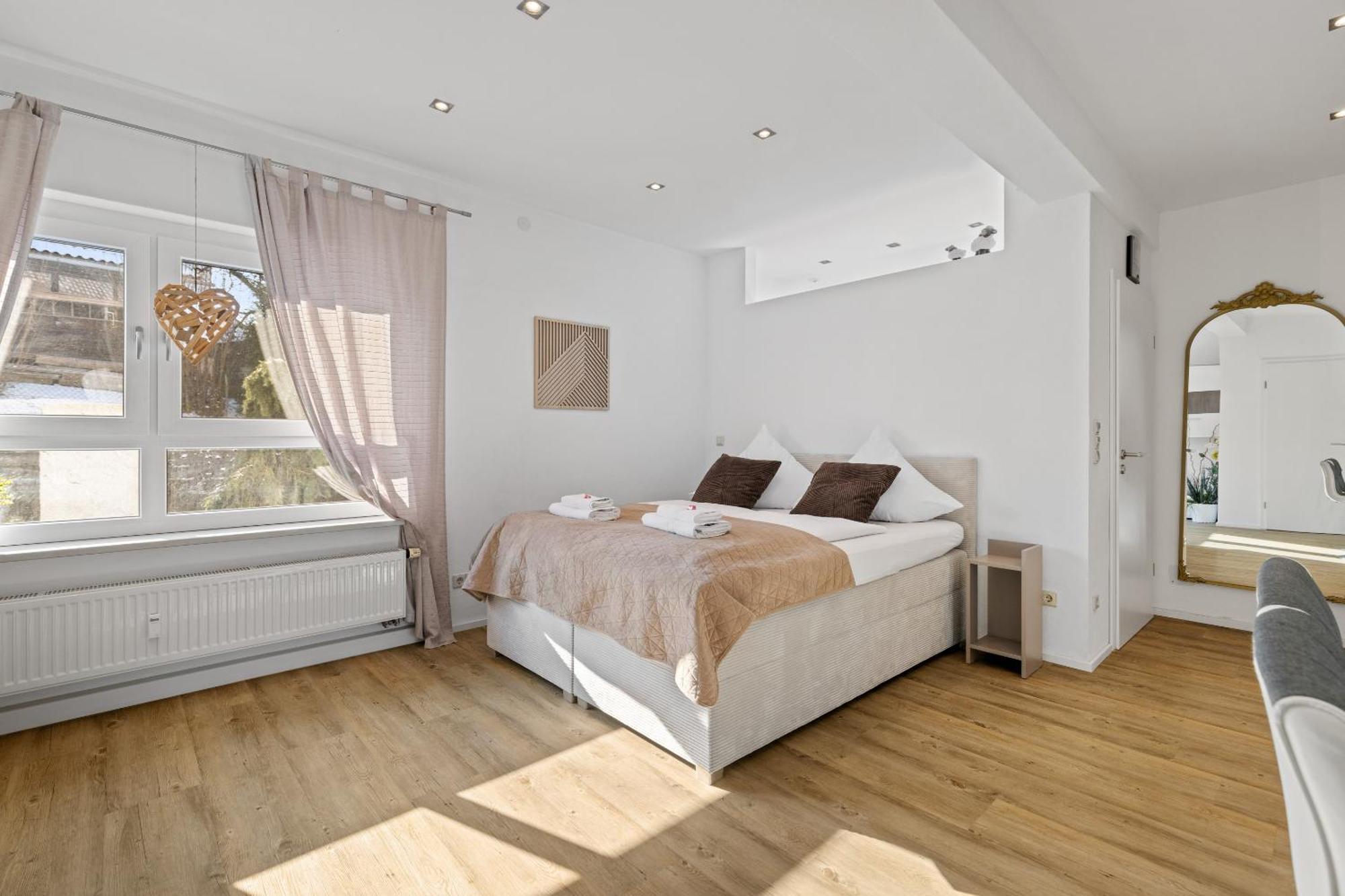 Goldcream Suites - Modern - Netflix - Free Parking Günzburg Exteriör bild